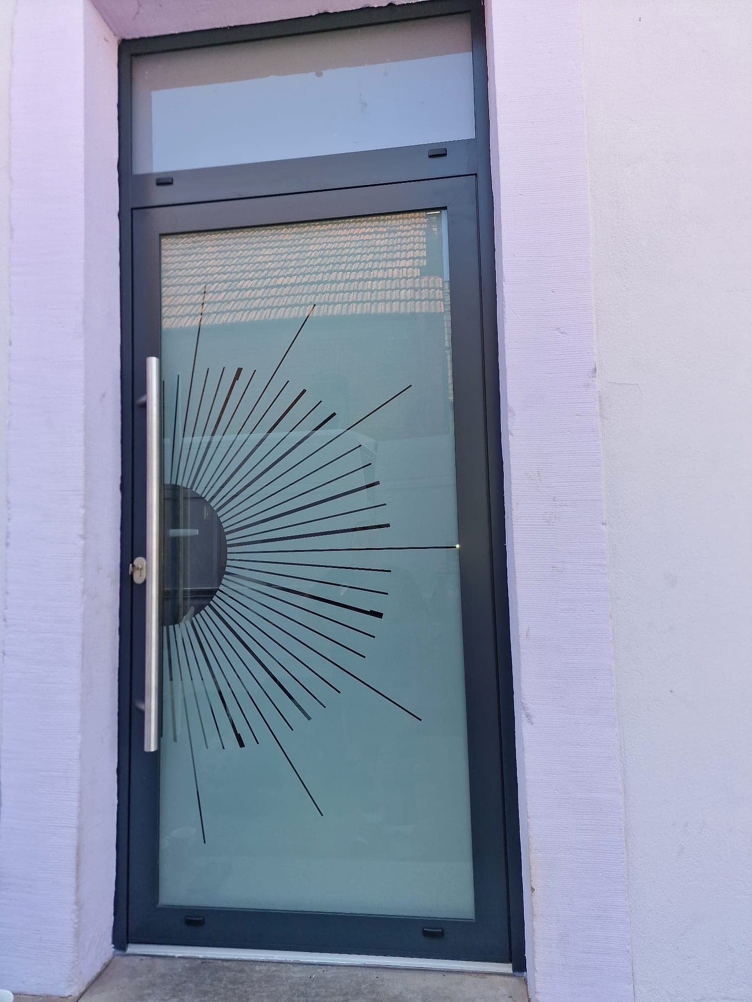 Porte d'entrée alu gris anthracite à Reichshoffen — Fenêtres Glineur