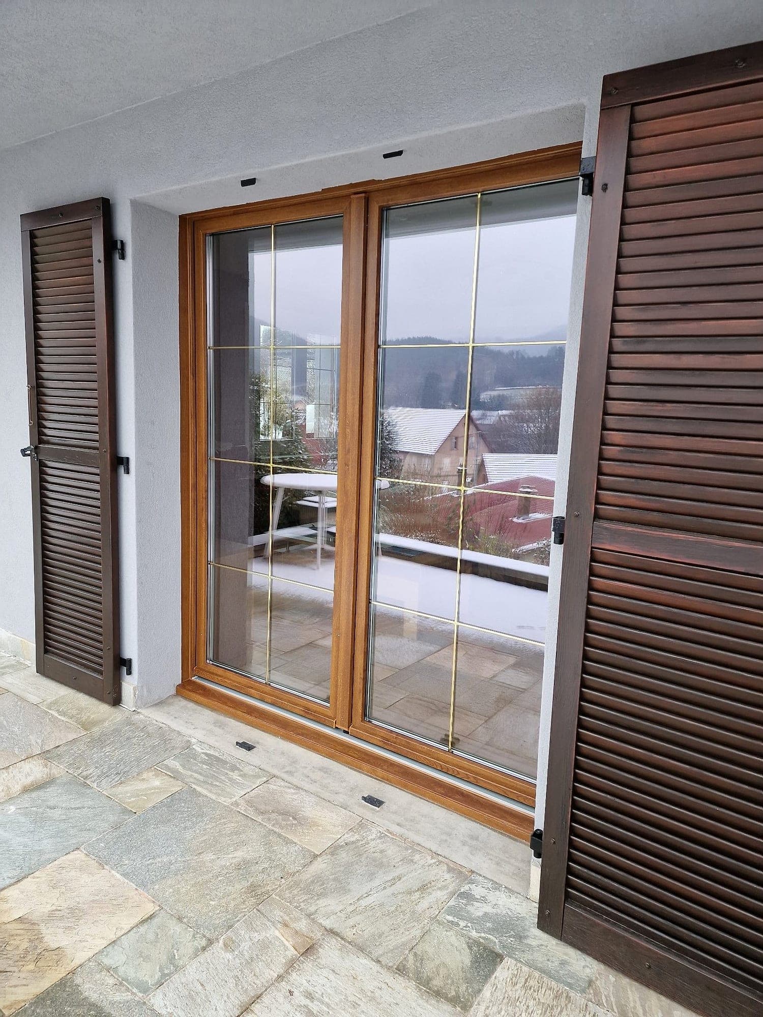 Porte-fenêtre PVC chêne doré à petits bois à Baerenthal — Fenêtres Glineur