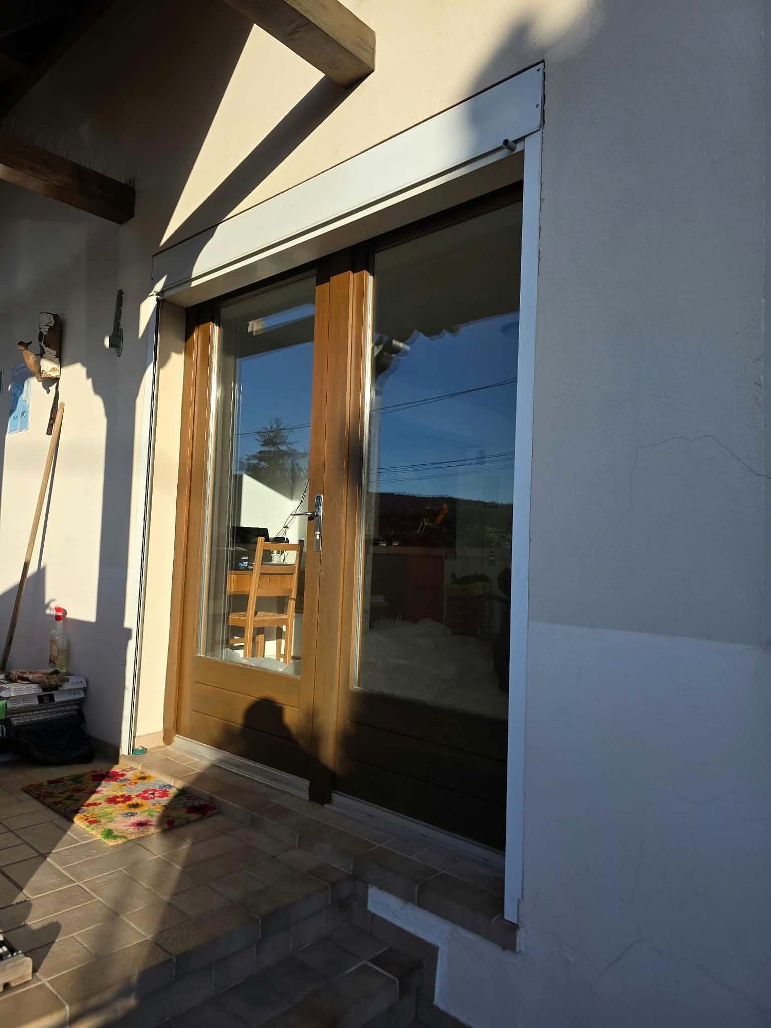 Porte PVC deux vantaux avec moustiquaire latérale à Baerenthal — Fenêtres Glineur