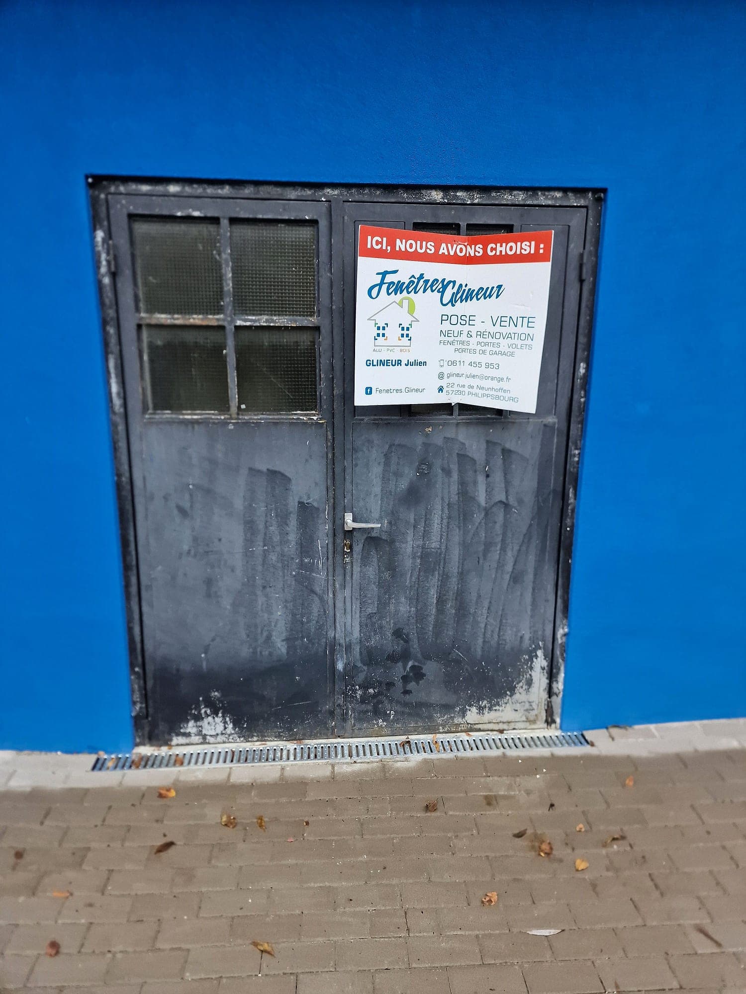 Porte acier remplacée par une porte PVC blanc à Philippsbourg, avant